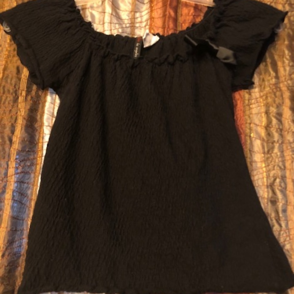 Black Scrunchy Top with Capped Sleeves